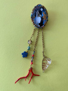 Broche avec image de tableau de Marc Chagall "le mariage"