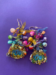 Boucles d'oreille "POW" multicolore