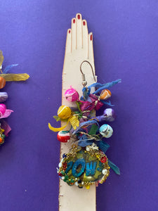 Boucles d'oreille "POW" multicolore