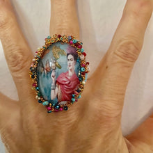 Load image into Gallery viewer, Ring with painting of Frida Kahlo
