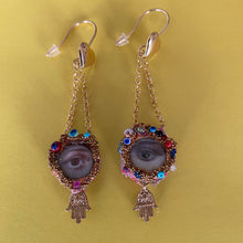 Carica l&#39;immagine nel visualizzatore di Gallery, Earrings with eyes and hands symbols of Providence and generosity
