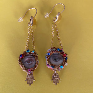 Earrings with eyes and hands symbols of Providence and generosity