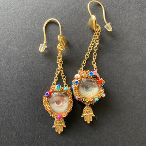 Earrings with eyes and hands symbols of Providence and generosity