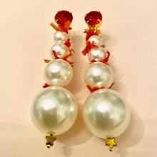 Carica l&#39;immagine nel visualizzatore di Gallery, Earrings with pearly beads
