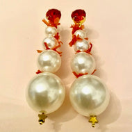 Earrings with pearly beads