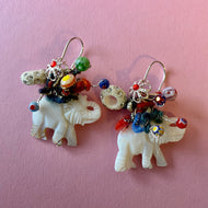 Earrings with elephants in mother of pearl