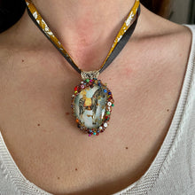 Load image into Gallery viewer, Necklace with glass pendent including the image of a Zebra
